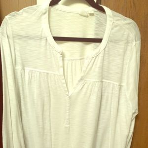 White swing top with satin trim .